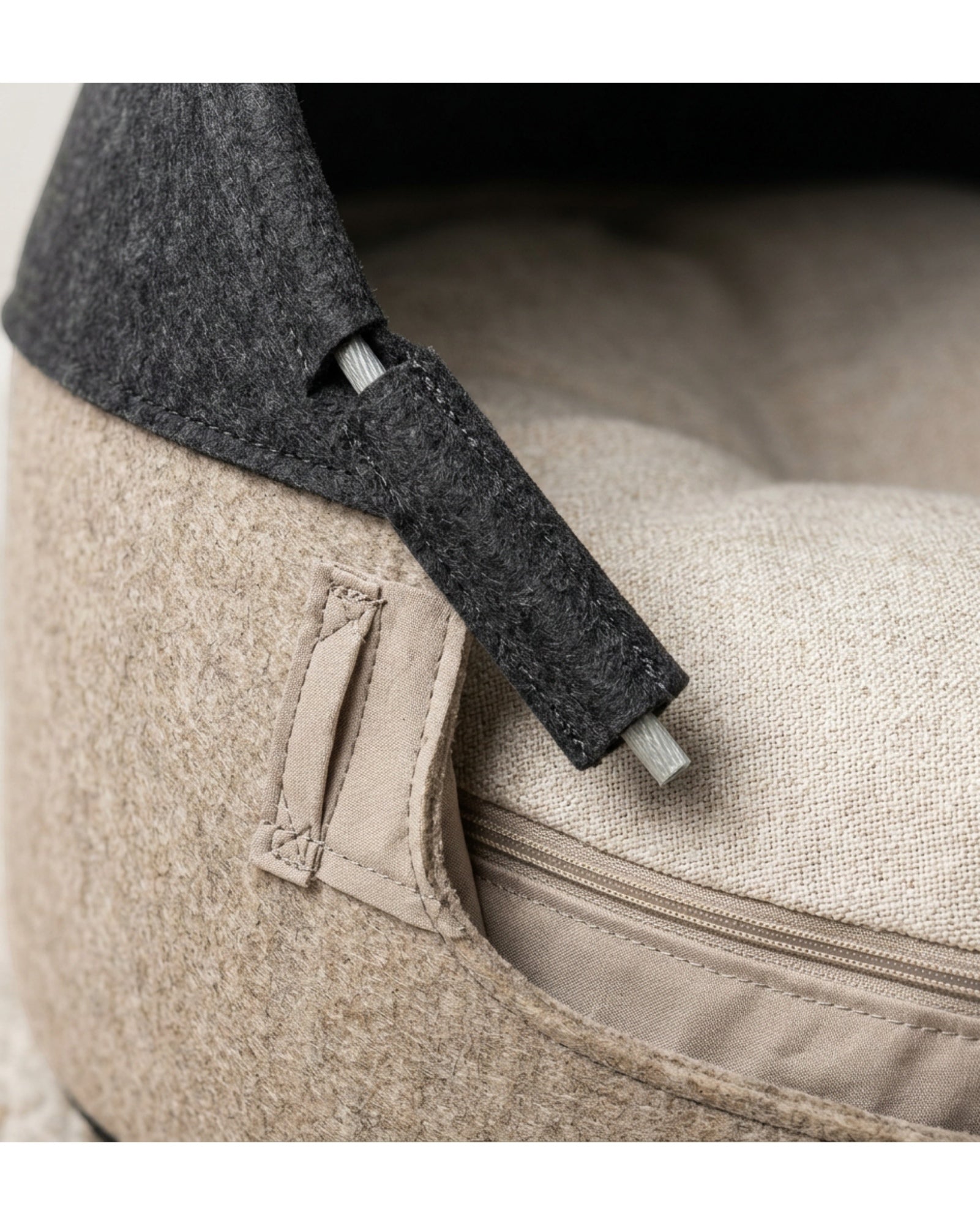 Ypvkd Large Removable-Hood Felt Cave Dog Bed Sand Charcoal 105 cm - Detail view